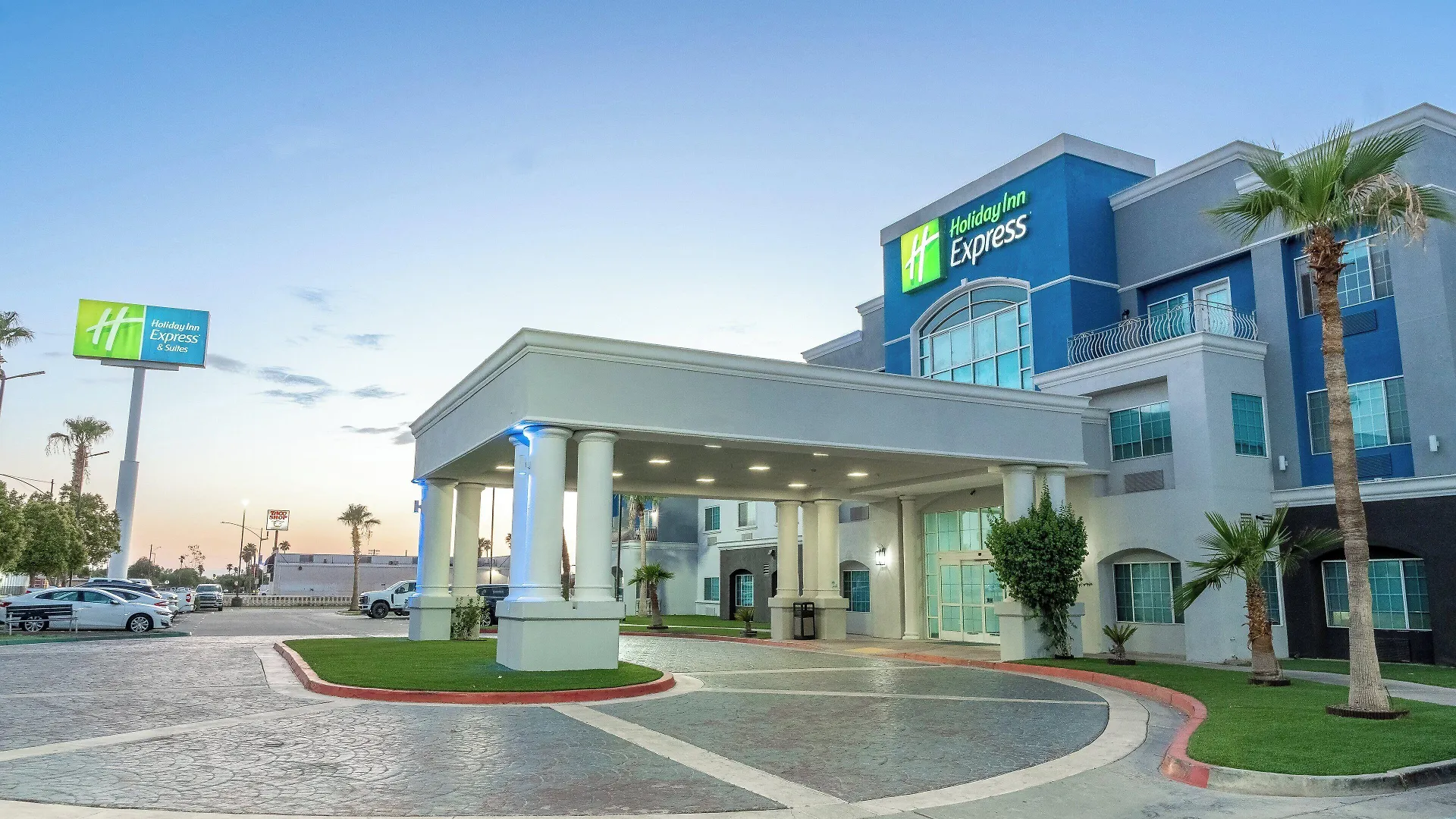 Where to Stay Near Parks and Recreation Dept: 2 Best Family Hotels